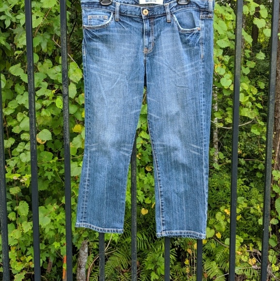 GAP Denim - Medium blue Capri low rise-Sale! GAP Denim - Medium blue Capri low rise-Sale!
